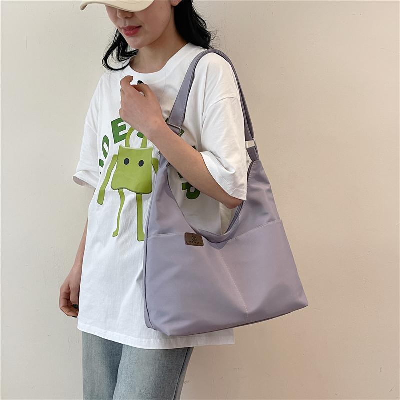Women's Medium Cloth Solid Color Preppy Style Classic Style Zipper Underarm Bag display picture 2