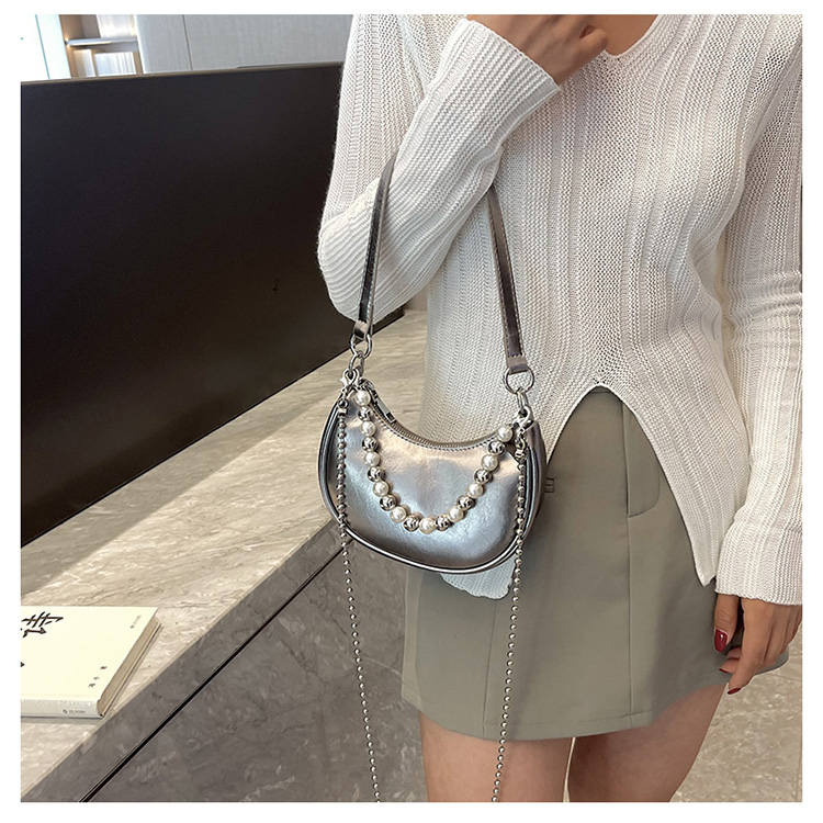 Femmes Moyen Faux Cuir Couleur Unie Style Classique Perlage Forme De Boulette Fermeture Éclair Sac Sous Les Bras display picture 8