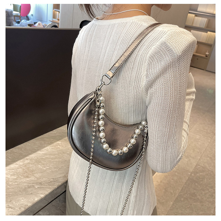 Frau Mittel Pu-Leder Einfarbig Klassischer Stil Perlen Knödelform Reißverschluss Achseltasche display picture 9