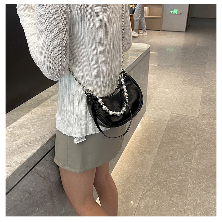Women's Medium Pu Leather Solid Color Classic Style Beading Dumpling Shape Zipper Underarm Bag display picture 12