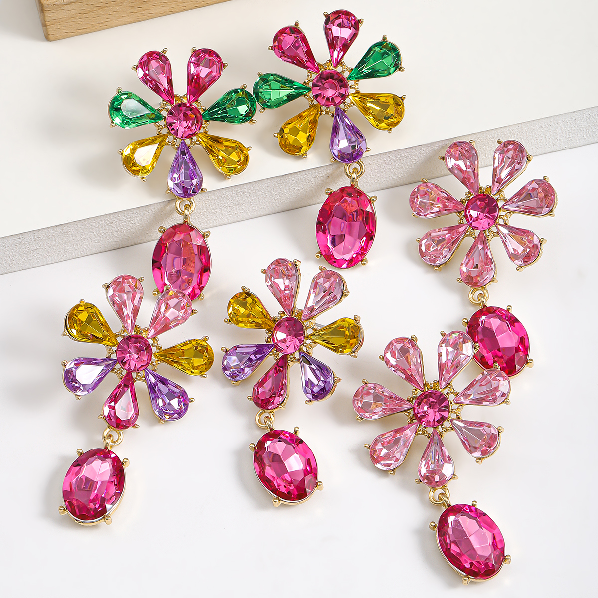 1 Pair Sweet Classic Style Shiny Oval Flower Polishing Inlay Alloy Rhinestones Drop Earrings display picture 9