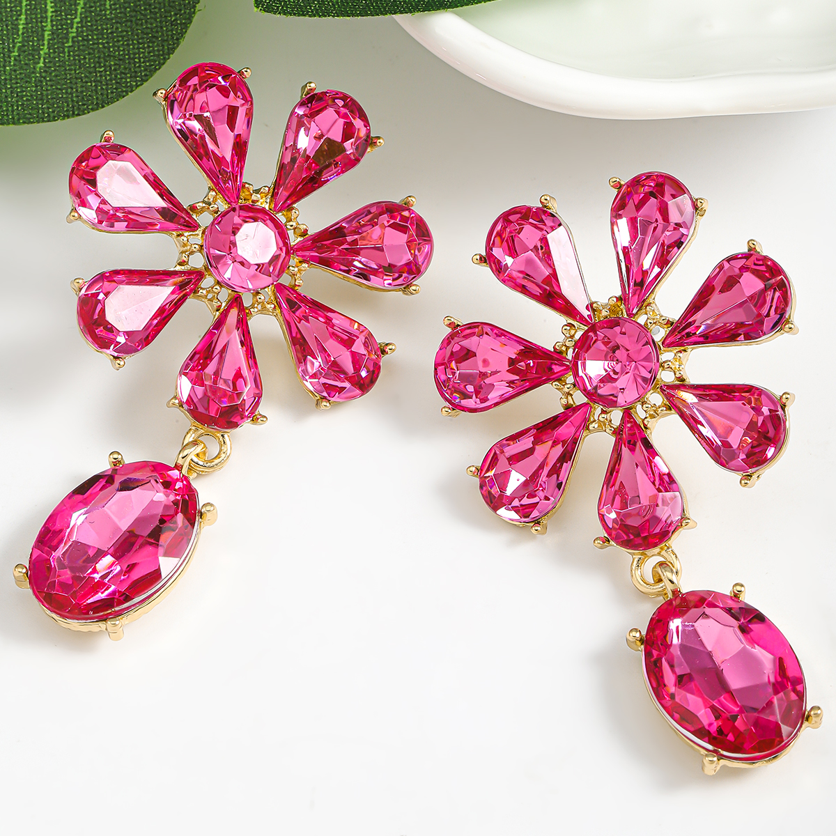 1 Pair Sweet Classic Style Shiny Oval Flower Polishing Inlay Alloy Rhinestones Drop Earrings display picture 3