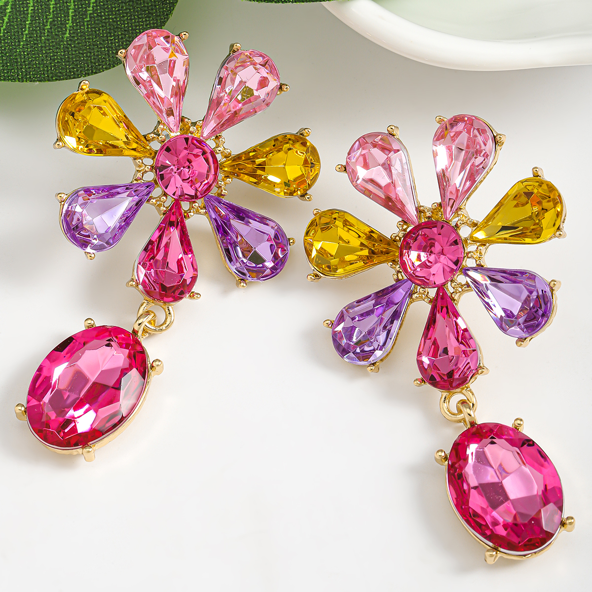 1 Pair Sweet Classic Style Shiny Oval Flower Polishing Inlay Alloy Rhinestones Drop Earrings display picture 6