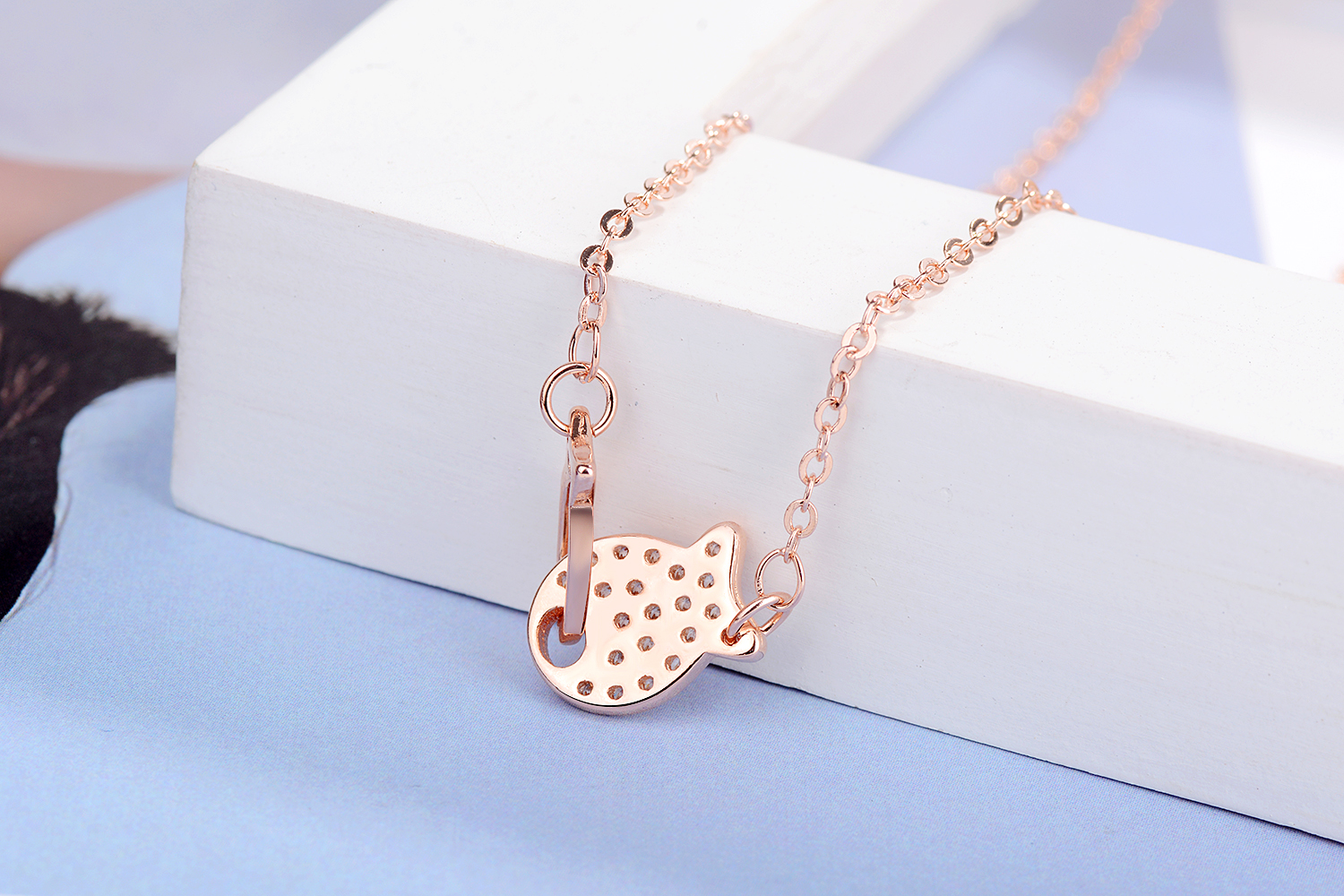 Copper Simple Style Classic Style Inlay Solid Color Zircon Pendant Necklace display picture 9