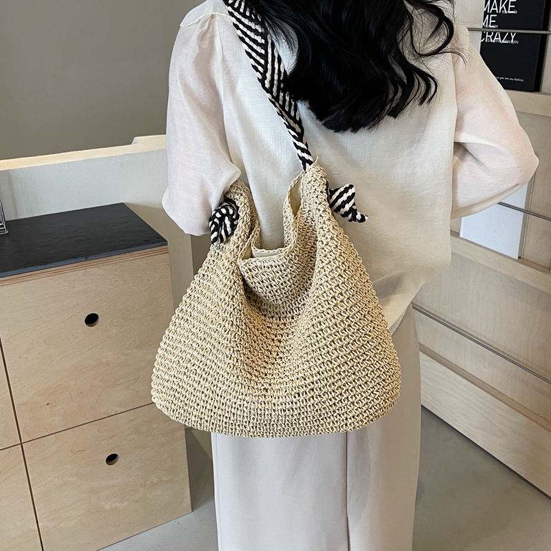 Women's Vacation Beach Solid Color Straw Shopping Bags display picture 4