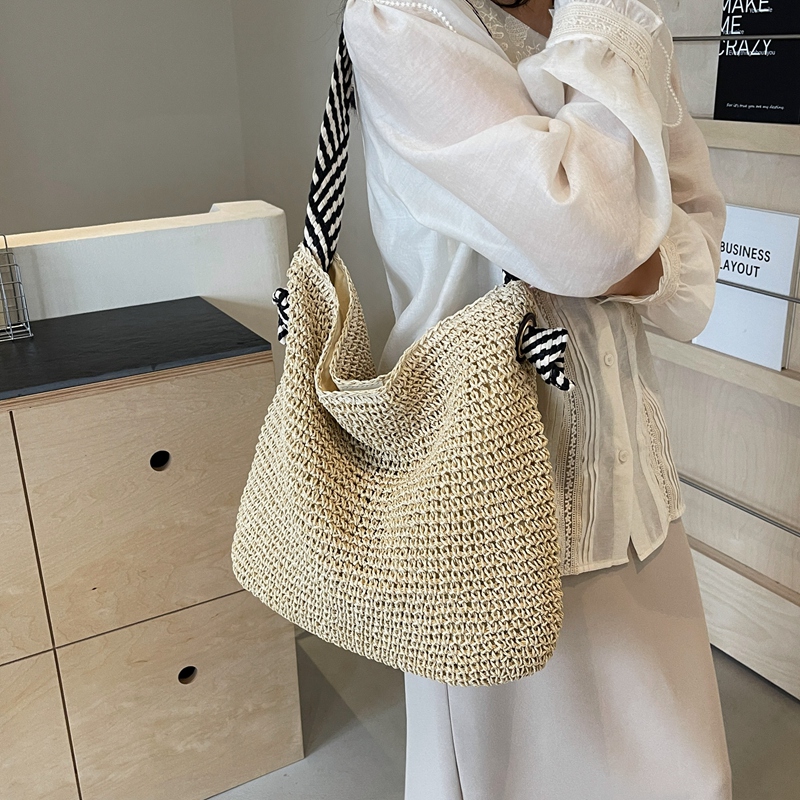Women's Vacation Beach Solid Color Straw Shopping Bags display picture 5