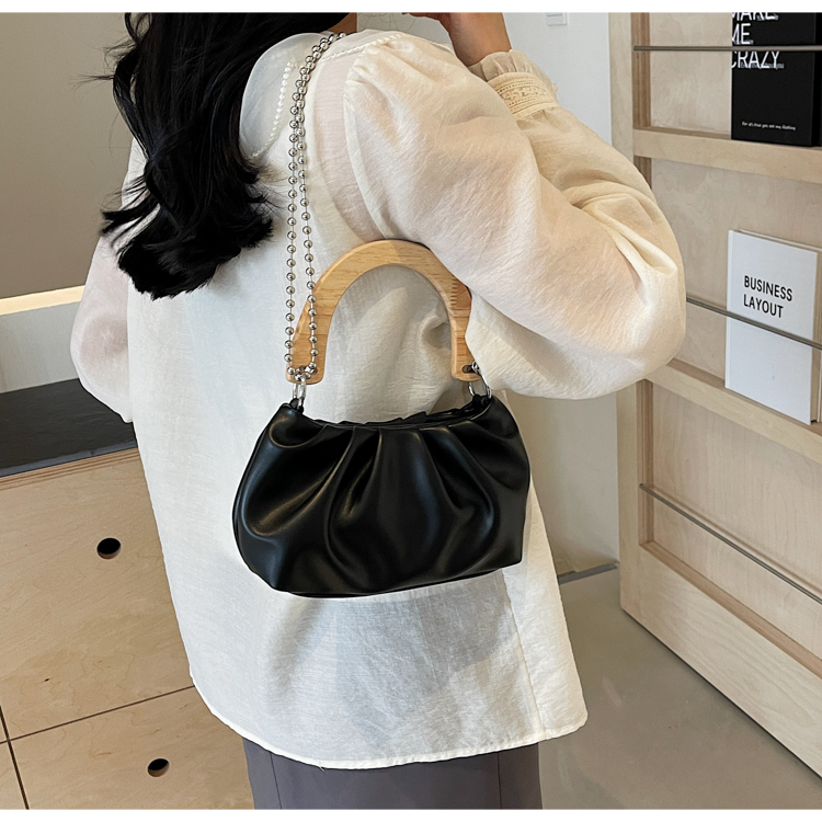 Women's Medium Pu Leather Solid Color Basic Classic Style Sewing Thread Magnetic Buckle Underarm Bag display picture 9