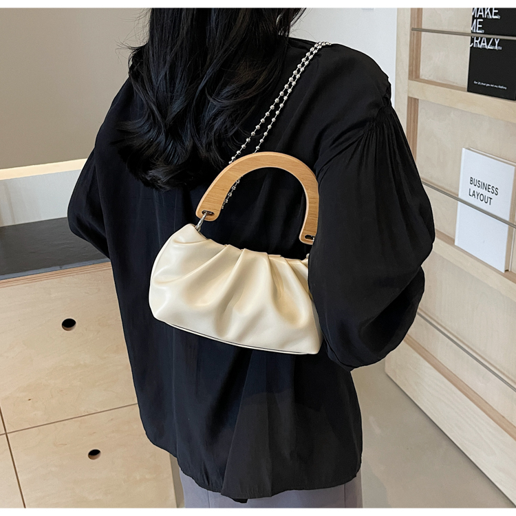 Women's Medium Pu Leather Solid Color Basic Classic Style Sewing Thread Magnetic Buckle Underarm Bag display picture 14