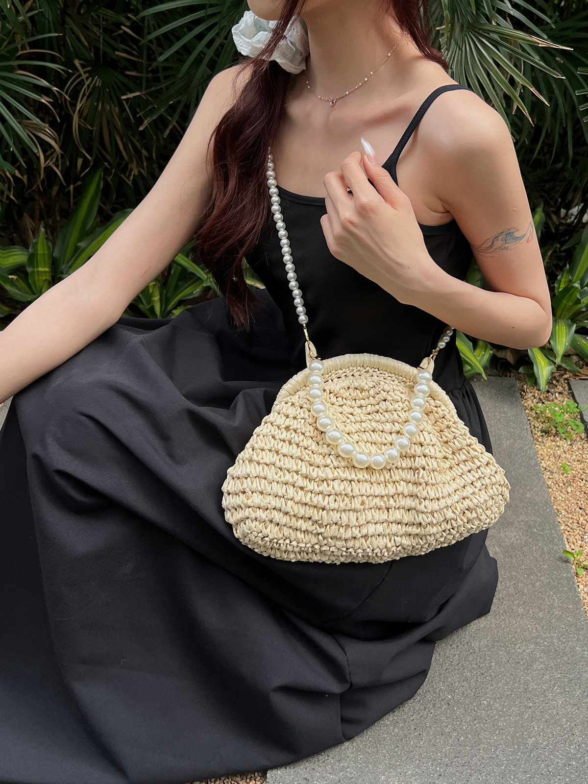 Women's Medium Straw Solid Color Vacation Beach Beading Weave Clasp Frame Straw Bag display picture 4