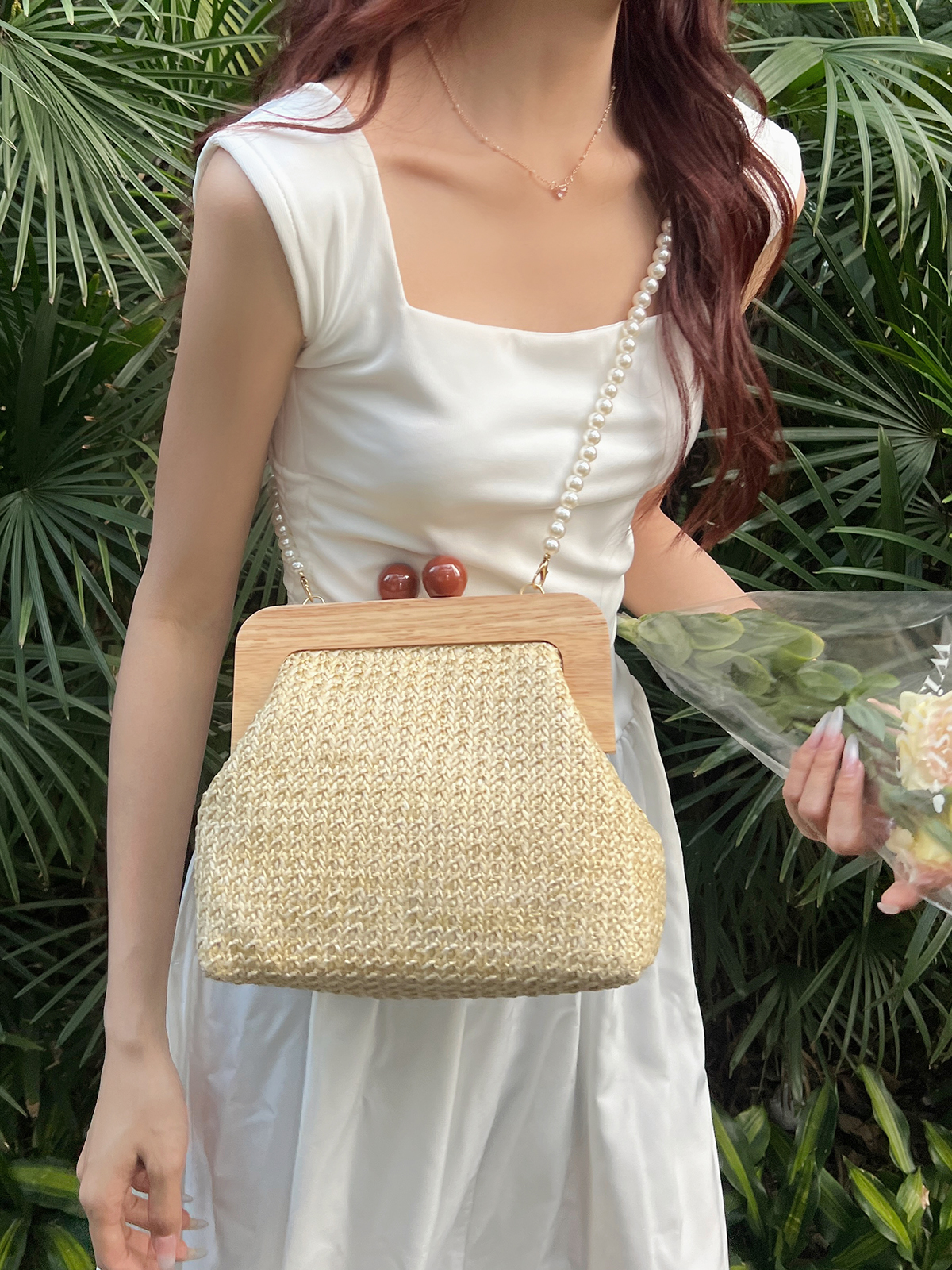 Women's Medium Straw Solid Color Vacation Classic Style Weave Clasp Frame Straw Bag display picture 3