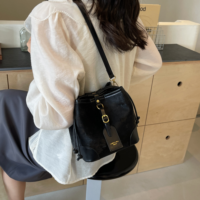 Women's Streetwear Solid Color Pu Leather Shopping Bags display picture 10