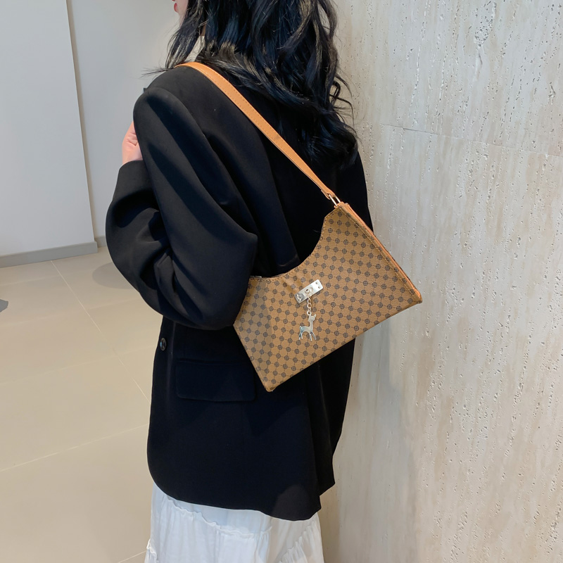 Femmes Moyen Faux Cuir Argyle Vêtement De Rue Forme D'Oreiller Fermeture Éclair Sac Sous Les Bras display picture 10