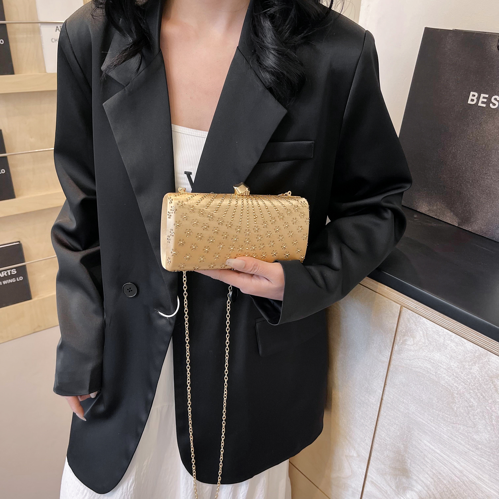 Women's Medium Pu Leather Solid Color Elegant Vintage Style Square Buckle Square Bag display picture 9