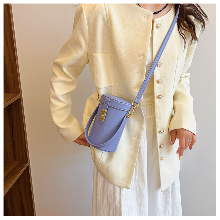 Women's Medium Pu Leather Solid Color Vintage Style Classic Style Sewing Thread Cylindrical Lock Clasp Crossbody Bag display picture 6