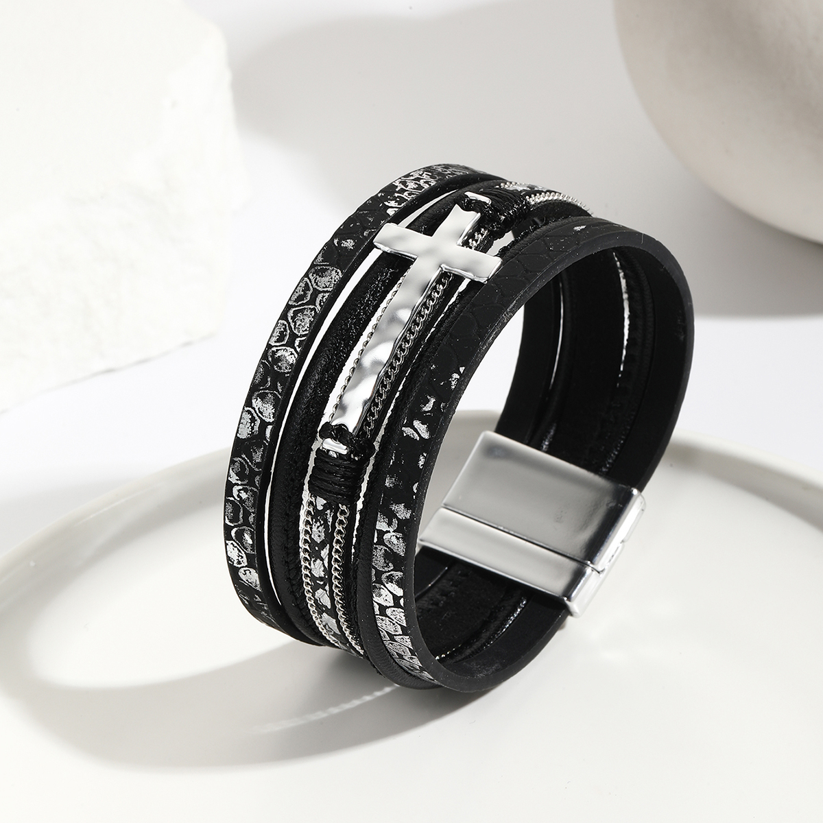 Simple Style Cross Pu Leather Knitting Women's Bangle display picture 4