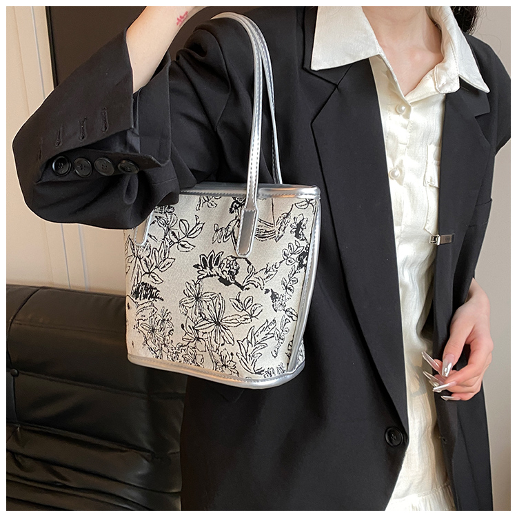 Women's Medium Cloth Flower Classic Style Sewing Thread Zipper Shoulder Bag display picture 16