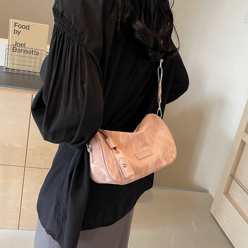 Femmes Moyen Faux Cuir Couleur Unie De Base Style Classique Fermeture Éclair Sac Bandoulière display picture 2