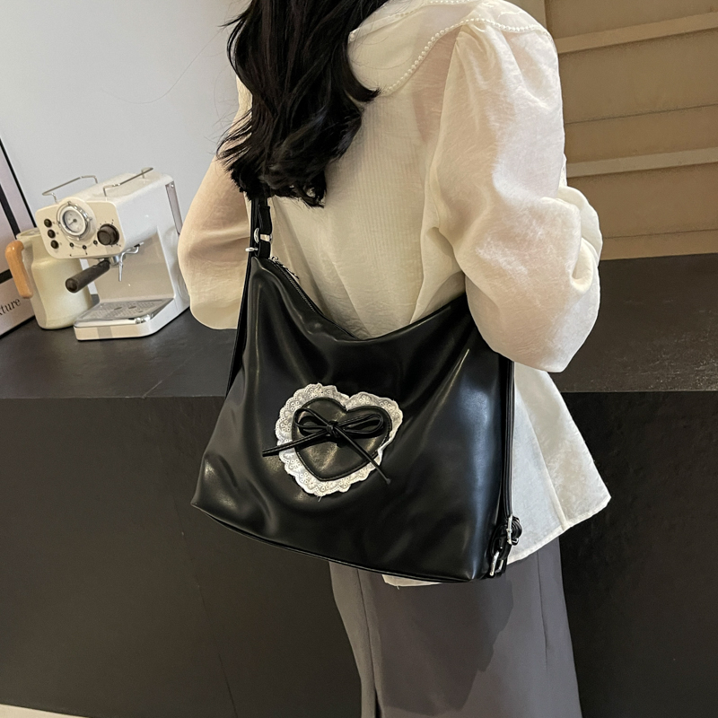 Women's Medium Pu Leather Heart Shape Bow Knot Streetwear Lace Square Zipper Tote Bag display picture 1