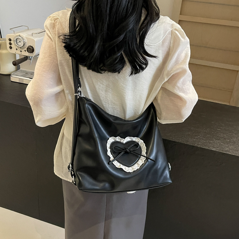 Women's Medium Pu Leather Heart Shape Bow Knot Streetwear Lace Square Zipper Tote Bag display picture 15