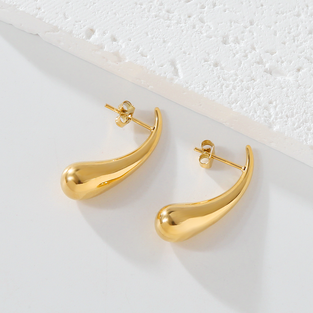 1 Pair Simple Style Classic Style Water Droplets Plating 304 Stainless Steel 18K Gold Plated Ear Studs display picture 5