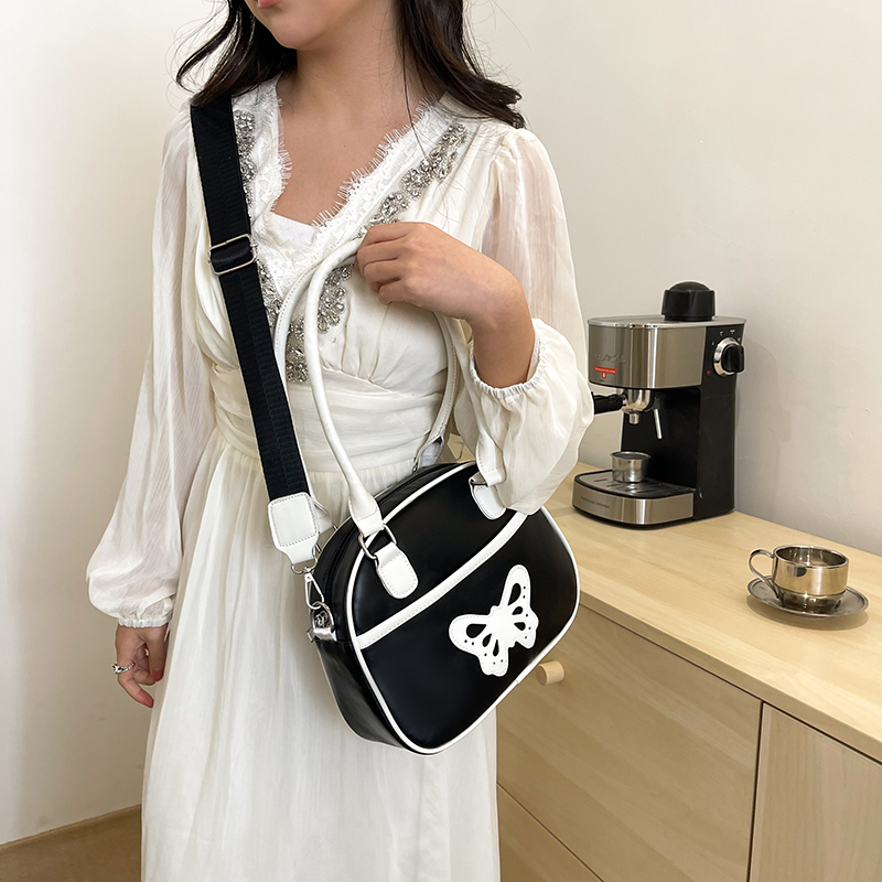Women's Medium Pu Leather Butterfly Classic Style Sewing Thread Zipper Crossbody Bag display picture 9