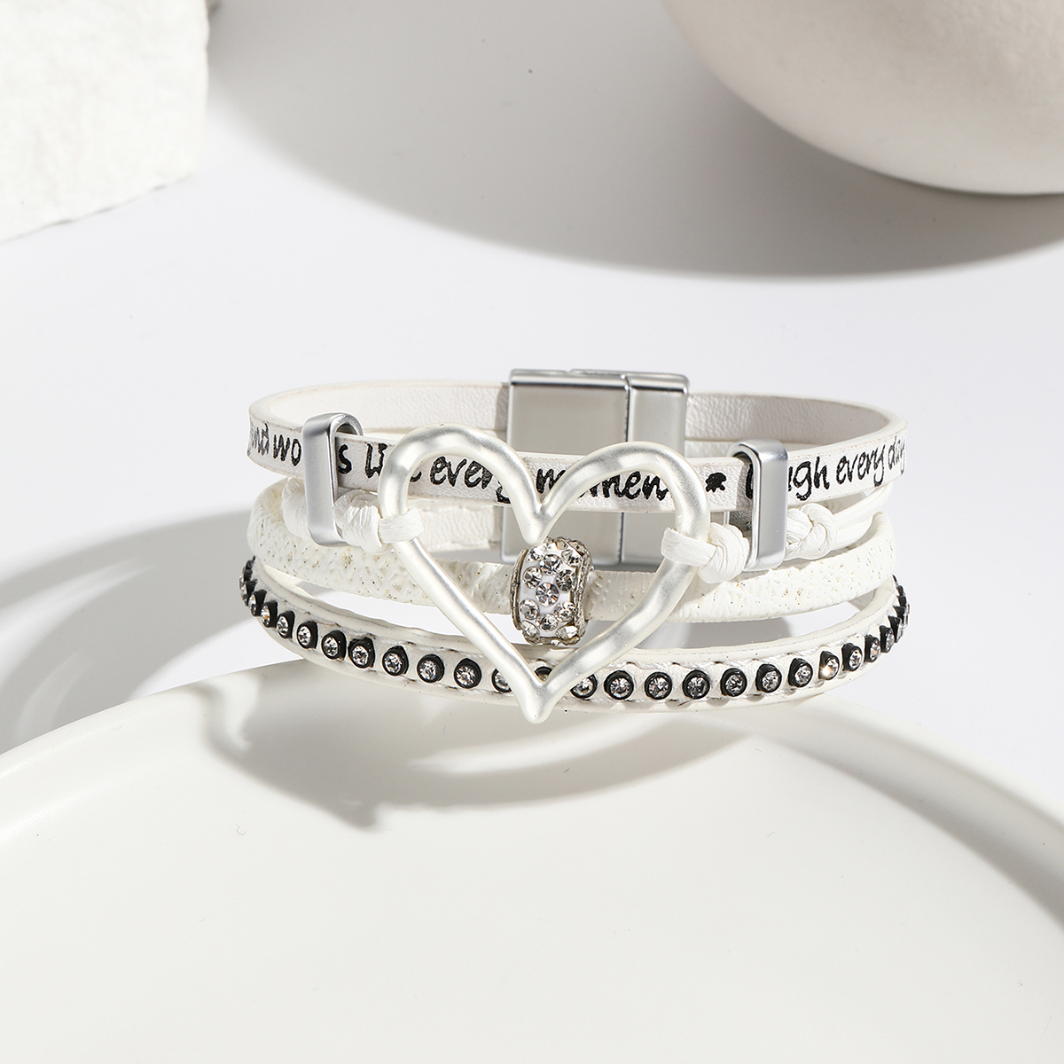 Basic Modern Style Classic Style Heart Shape Pu Leather Inlay Rhinestones Women's Bracelets display picture 1