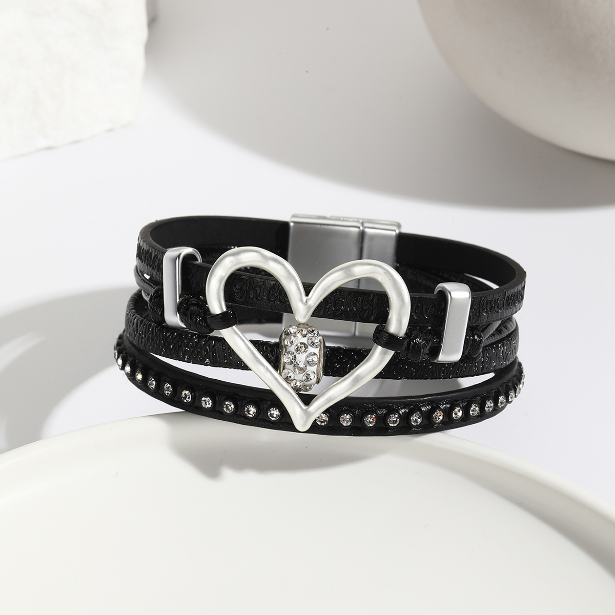 Basic Modern Style Classic Style Heart Shape Pu Leather Inlay Rhinestones Women's Bracelets display picture 4