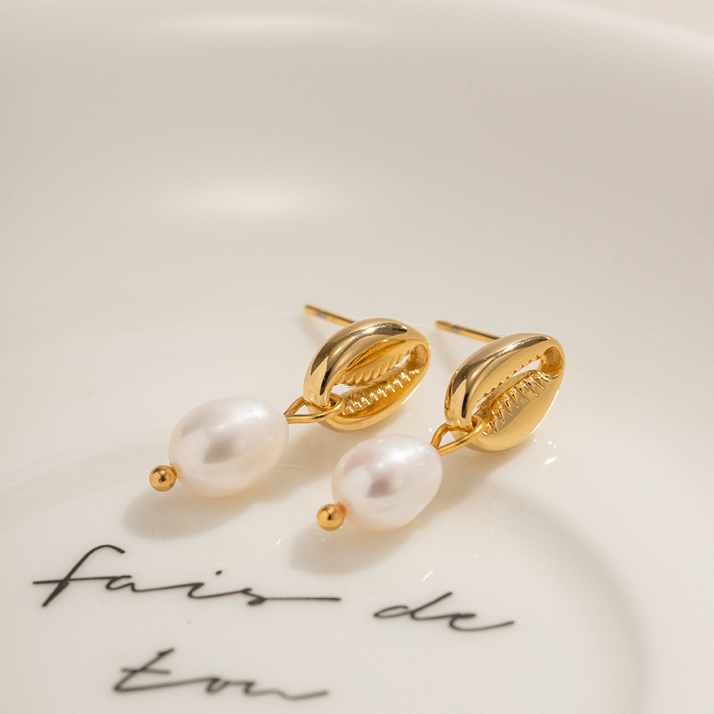 1 Pair IG Style Shell Pearl 304 Stainless Steel 18K Gold Plated Drop Earrings display picture 3