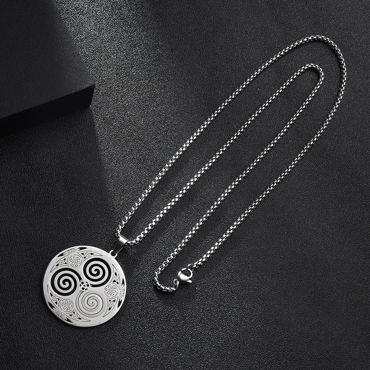 Basic Classic Style Commute Geometric Round Spiral 201 Stainless Steel Unisex Pendant Necklace display picture 5