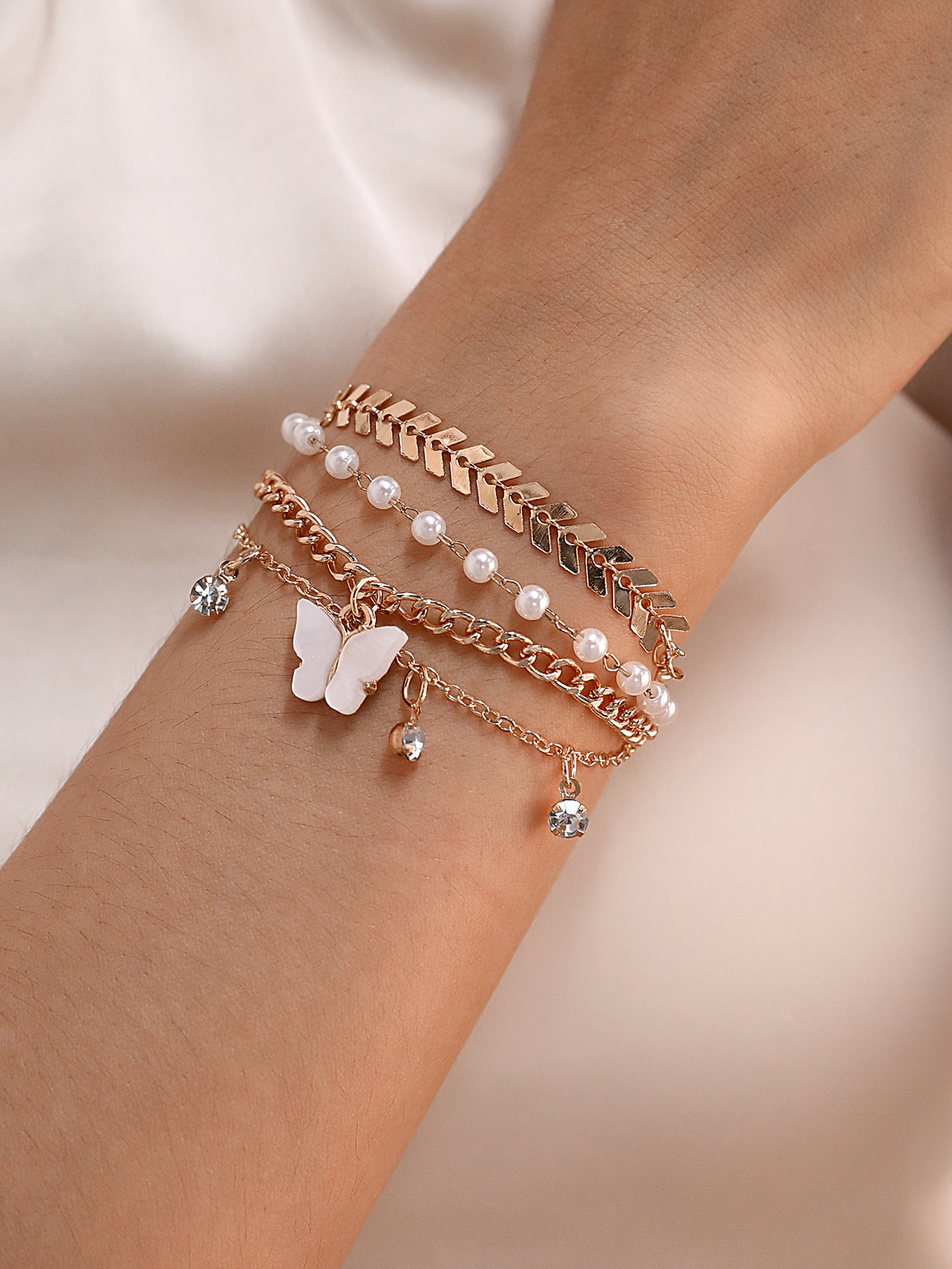 Casual Beach Simple Style Butterfly Alloy Pearl Inlay Rhinestones Women's Bracelets display picture 4