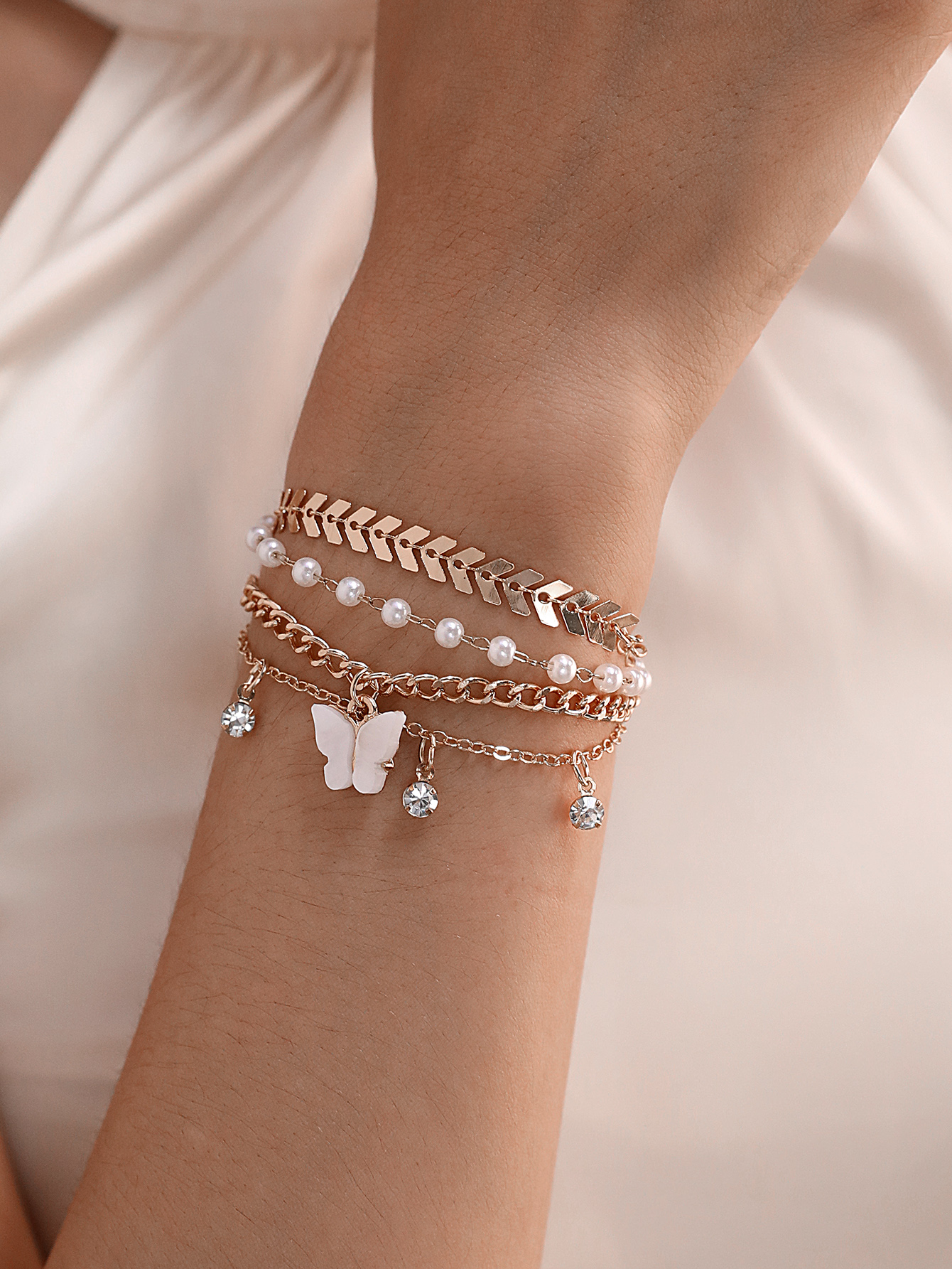 Casual Beach Simple Style Butterfly Alloy Pearl Inlay Rhinestones Women's Bracelets display picture 3