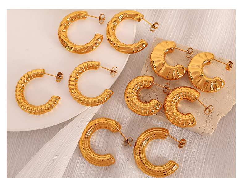 1 Paire Style Vintage Style Simple Forme C Cercle Placage Acier Au Titane Plaqué Or 18K Boucles D'Oreilles display picture 3