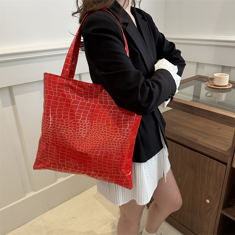 Women's Vintage Style Classic Style Solid Color Crocodile Pu Leather Shopping Bags display picture 4