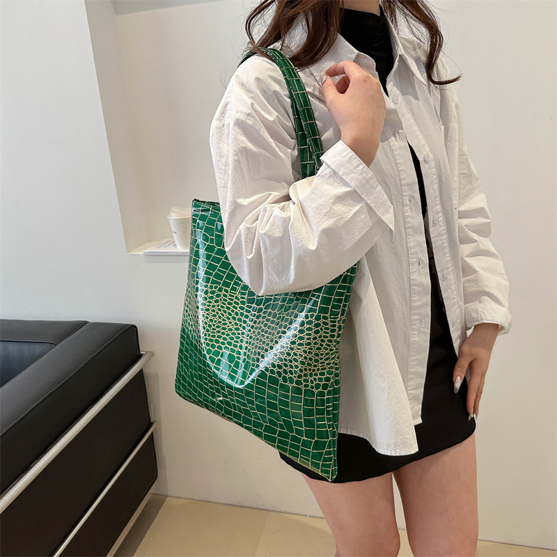 Women's Vintage Style Classic Style Solid Color Crocodile Pu Leather Shopping Bags display picture 8