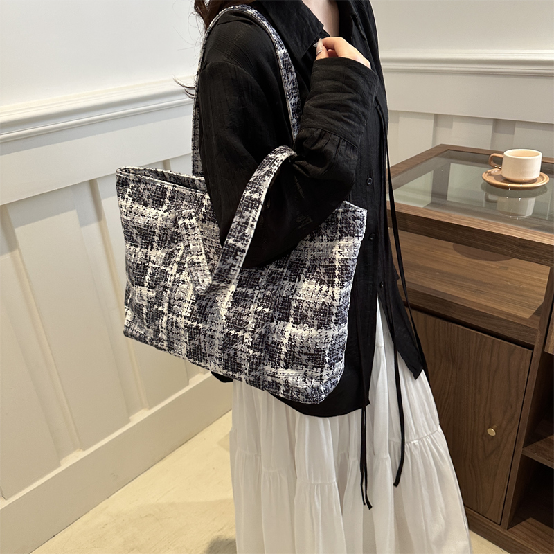 Women's Vintage Style Classic Style Color Block Plaid Cloth Shopping Bags display picture 2