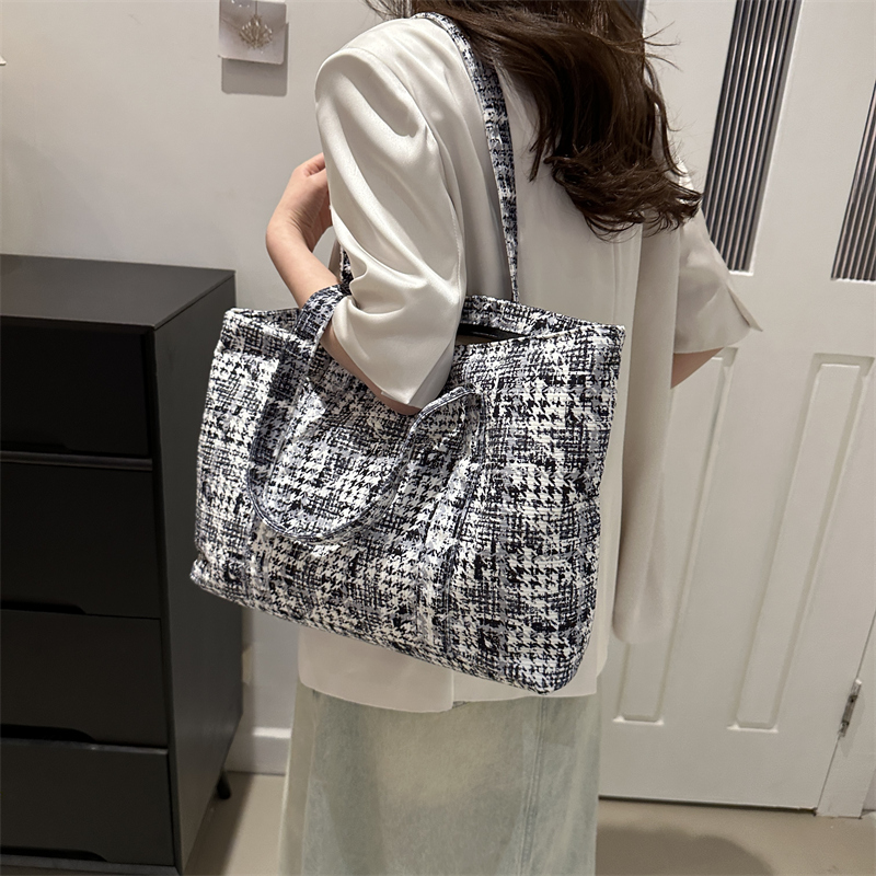 Women's Vintage Style Classic Style Color Block Plaid Cloth Shopping Bags display picture 4