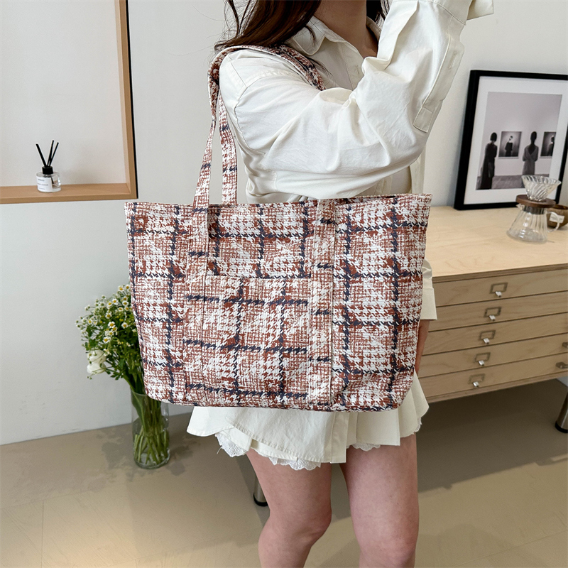 Women's Vintage Style Classic Style Color Block Plaid Cloth Shopping Bags display picture 9
