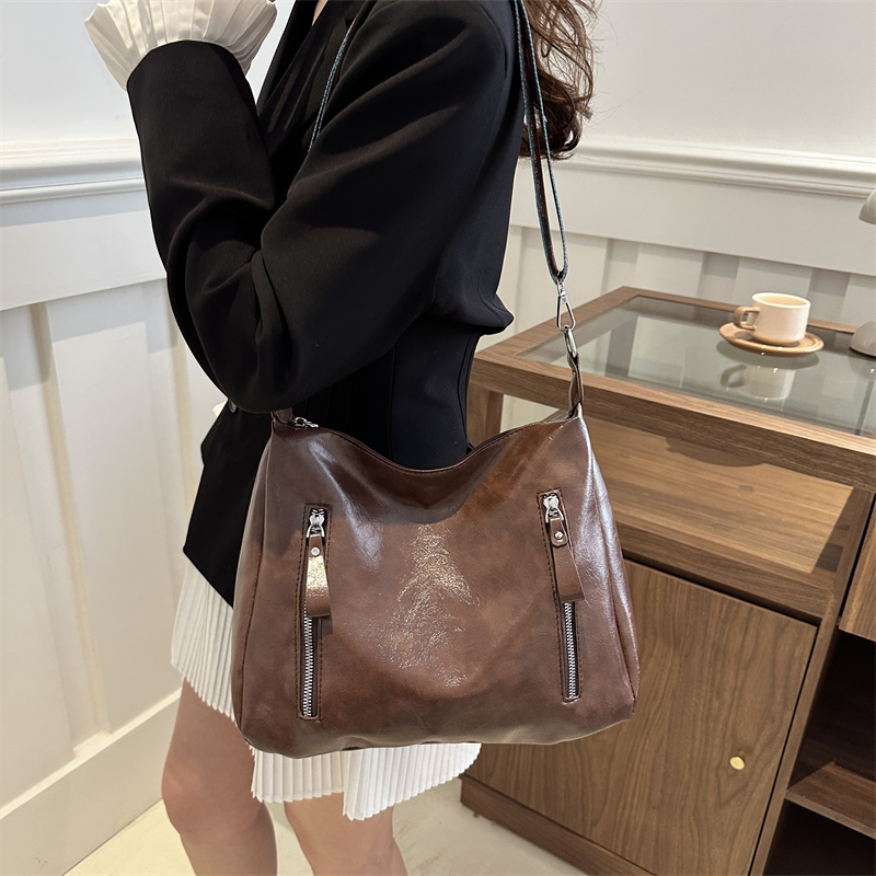 Women's Classic Style Solid Color Pu Leather Shopping Bags display picture 6