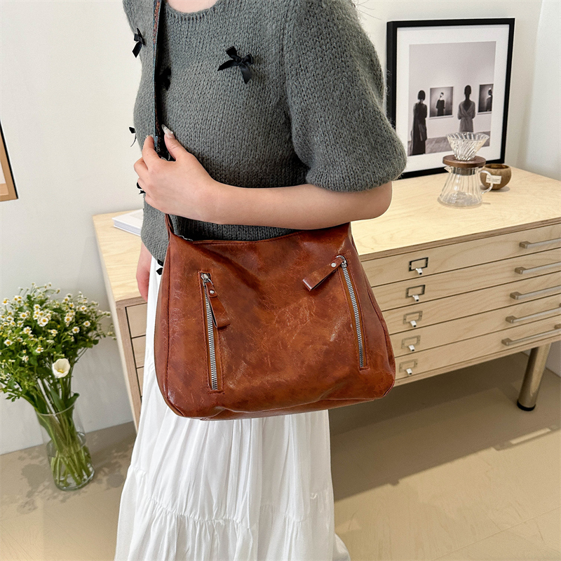 Women's Classic Style Solid Color Pu Leather Shopping Bags display picture 10