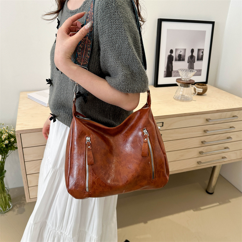 Women's Classic Style Solid Color Pu Leather Shopping Bags display picture 9