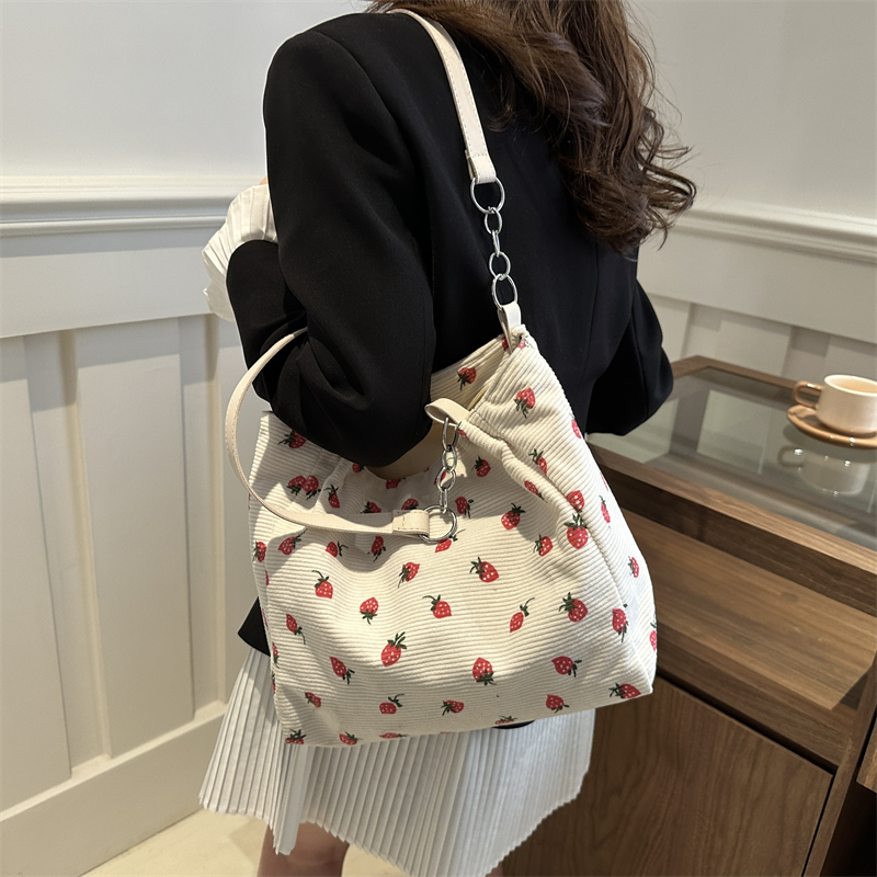 Women's Cute Basic Strawberry Canvas Shopping Bags display picture 4