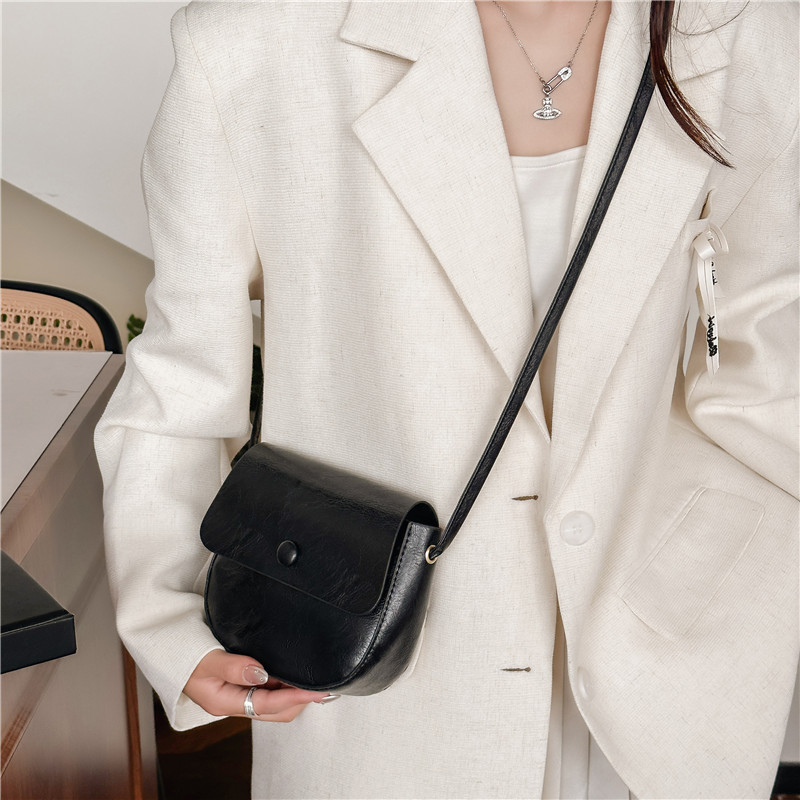 Women's Vintage Style Classic Style Solid Color Pu Leather Shopping Bags display picture 6