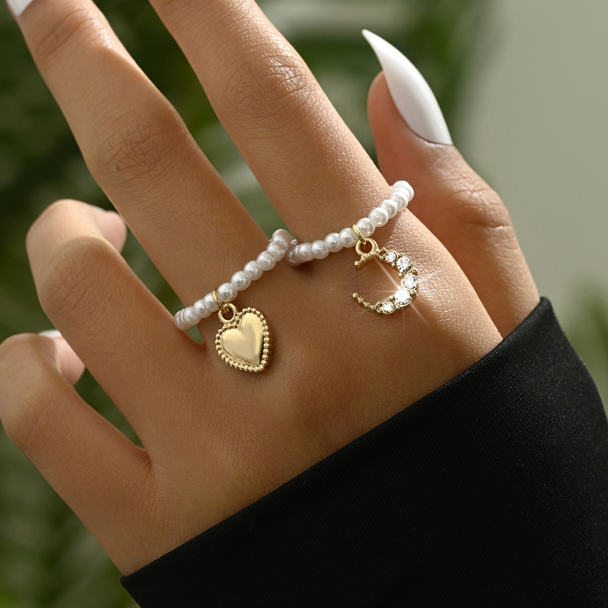Simple Style Classic Style Moon Artificial Pearl Alloy Beaded Women's Rings display picture 1