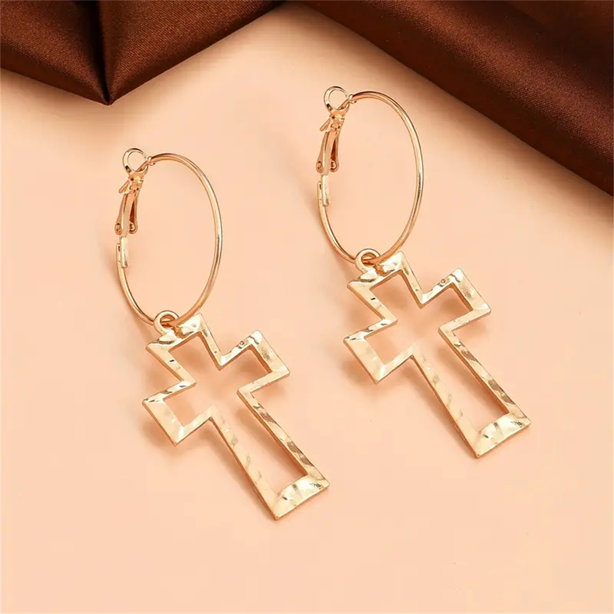 1 Pair Simple Style Classic Style Solid Color Hollow Out Zinc Alloy Drop Earrings display picture 3