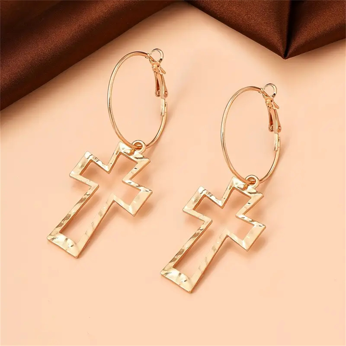 1 Pair Simple Style Classic Style Solid Color Hollow Out Zinc Alloy Drop Earrings display picture 4