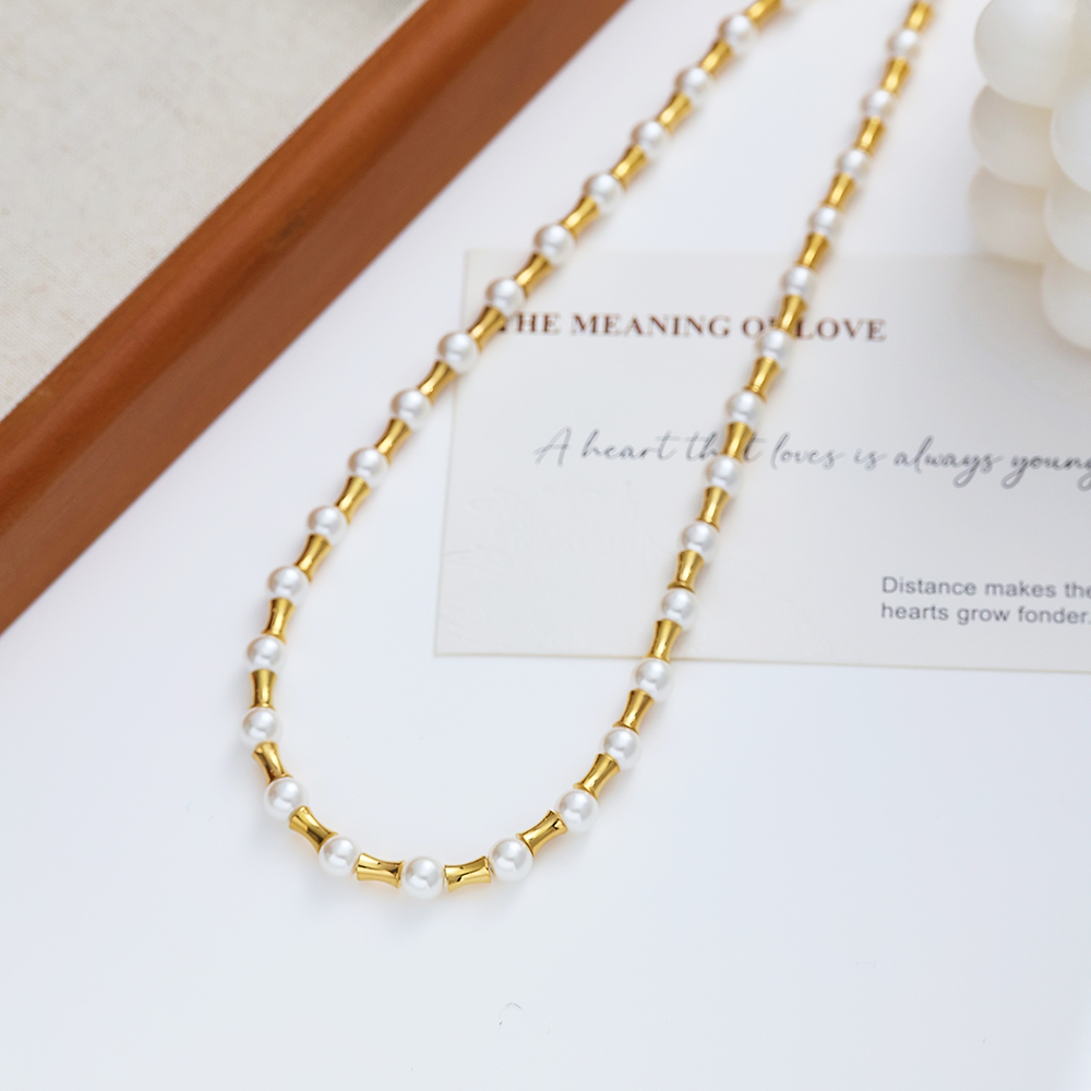 304 Stainless Steel Artificial Pearl Titanium Steel Elegant Lady Classic Style Geometric Necklace display picture 1