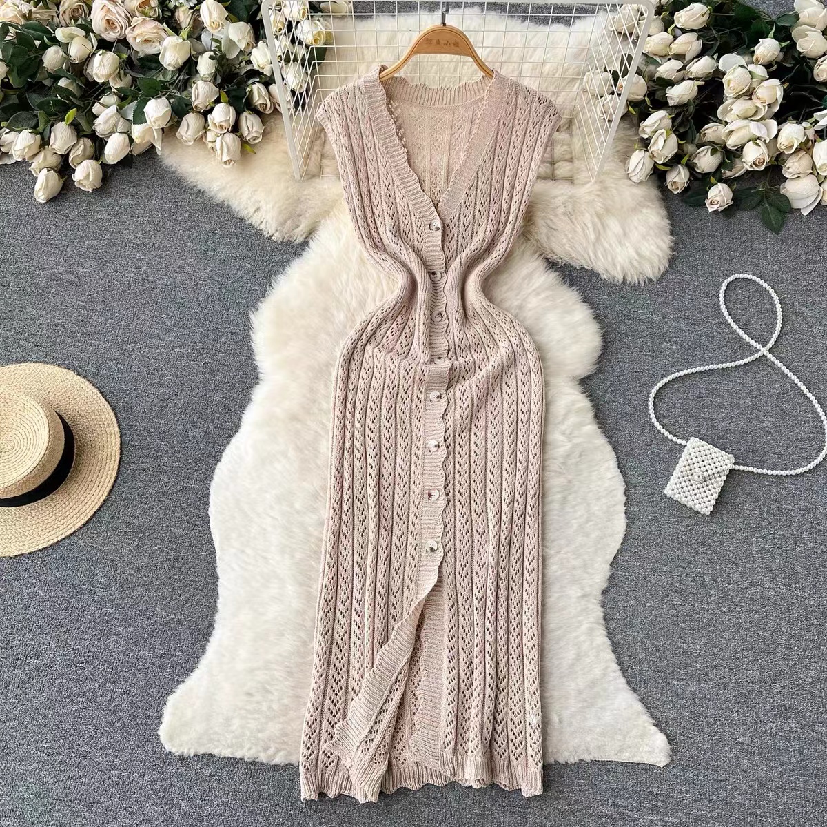Women's Slit Dress Vintage Style V Neck Sleeveless Solid Color Knee-Length Swimming Pool Beach display picture 1