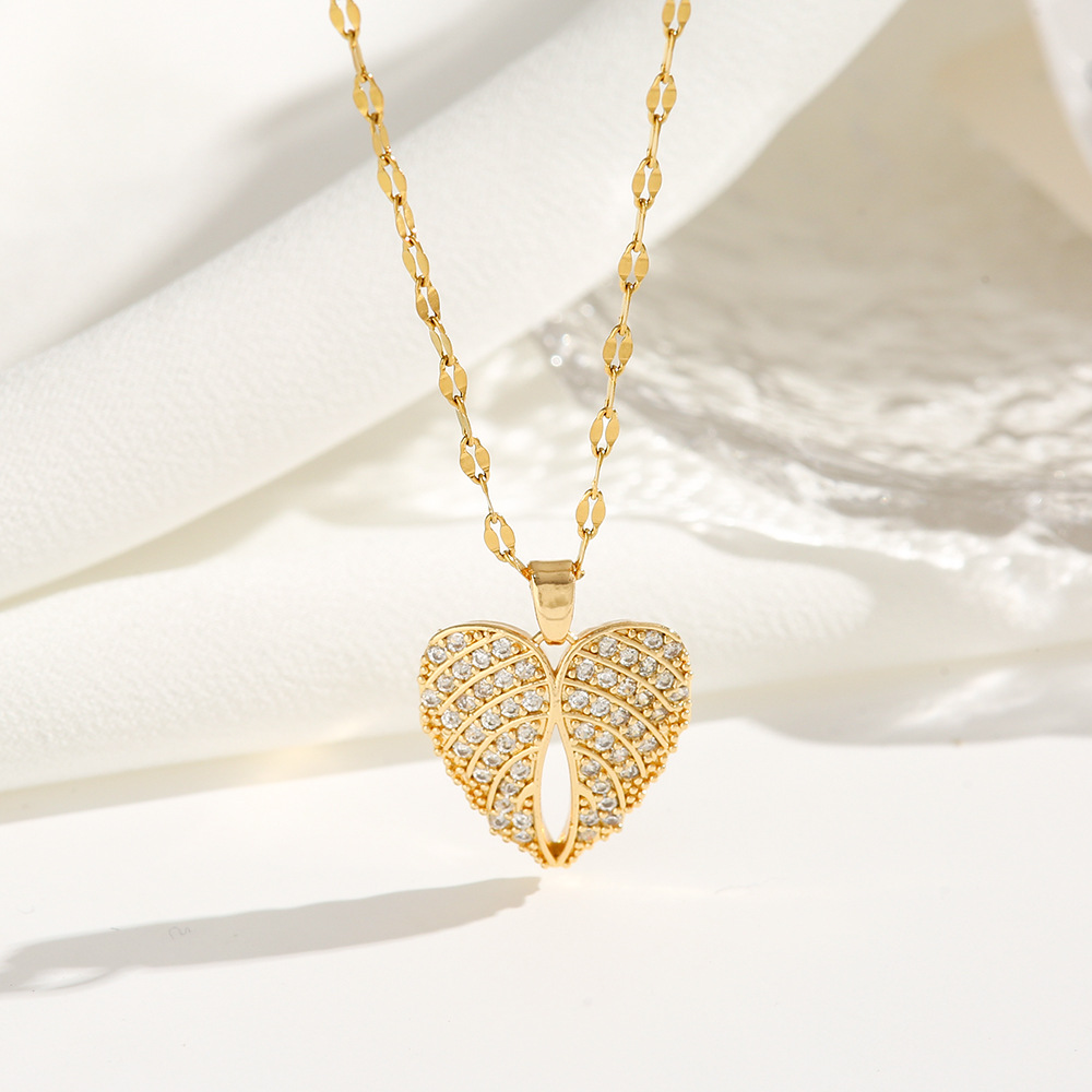 Wholesale Exaggerated Shiny Heart Shape Wings Titanium Steel Copper Inlay Zircon Pendant Necklace display picture 3