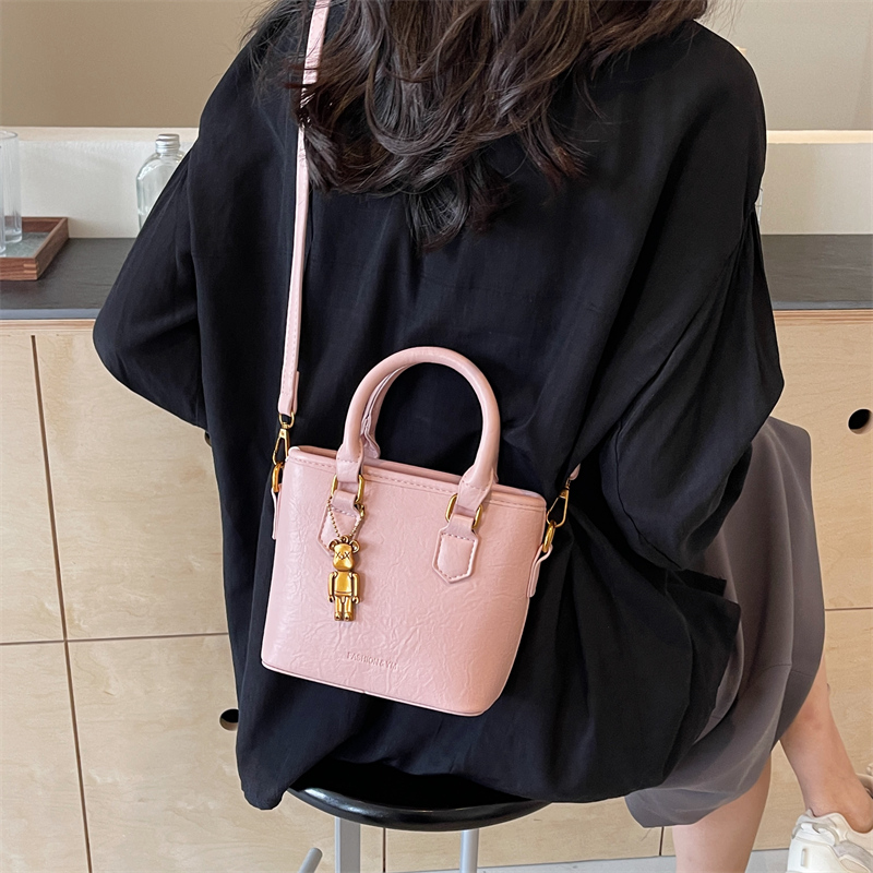 Women's Medium Pu Leather Solid Color Classic Style Streetwear Sewing Thread Zipper Bucket Bag display picture 2