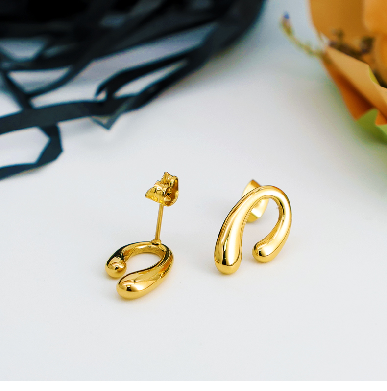 304 Stainless Steel 18K Gold Plated Simple Style Plating U Shape Earrings Necklace display picture 5
